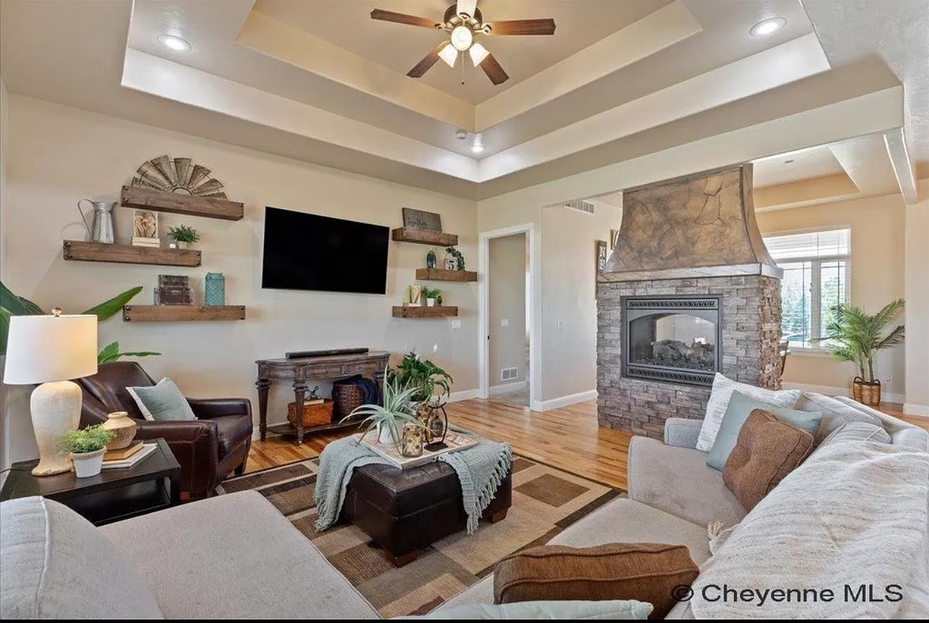 5 bed, 3.5 bath, 4886 sqft, $5,550 — Photo 4
