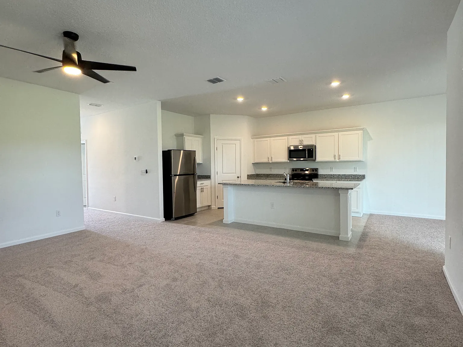 541 Hennepin Loop — Photo 3