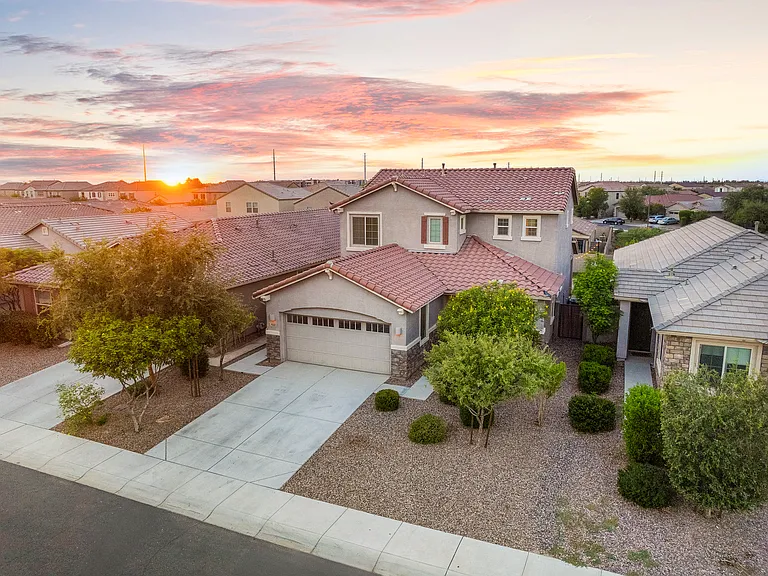 932 W Capulin Trl — Photo 1