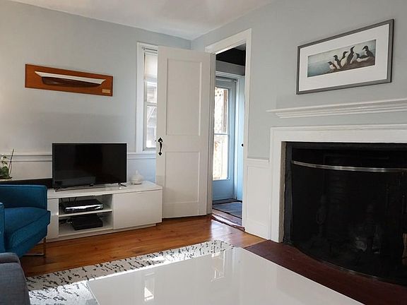 4th image of 20 Horton St APT C