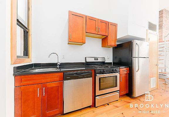 3rd image of 1056 Willoughby Ave APT 4L