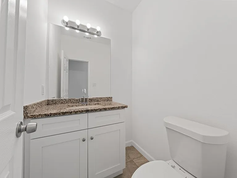 323 Gabriel St #201 — Photo 14