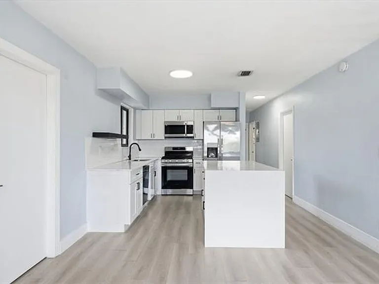 21341 NE 25th Ct #21341 — Photo 1