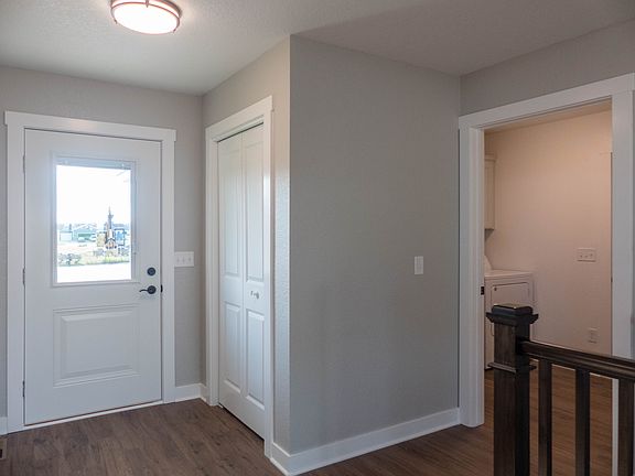 3rd image of 124 Oak Ct