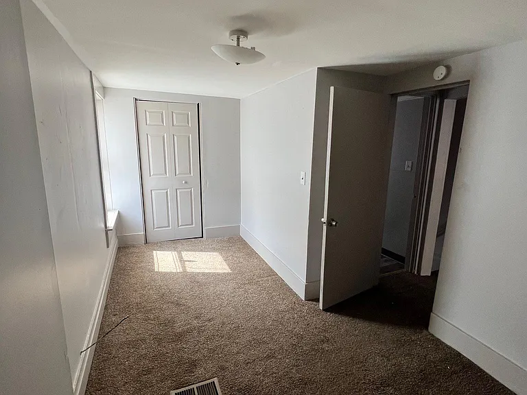 909 Clay St — Photo 3