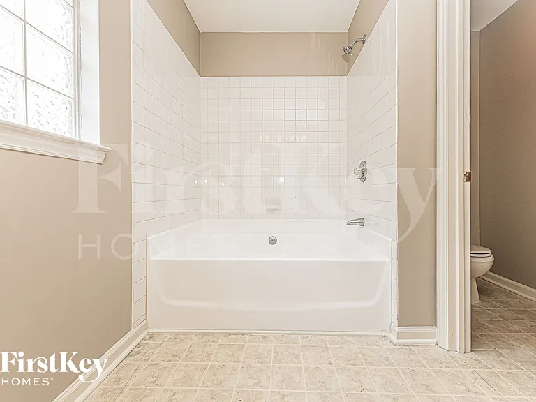809 Hounds Chase Dr — Photo 11
