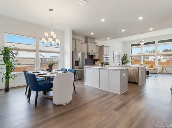 145 W Magnolia, La Vernia, TX 78121