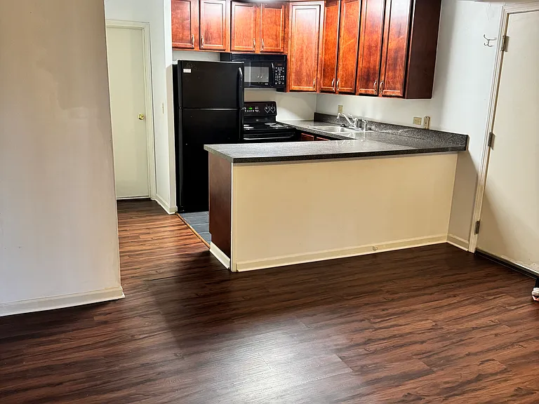 5807 Oakwood Dr #B — Photo 1