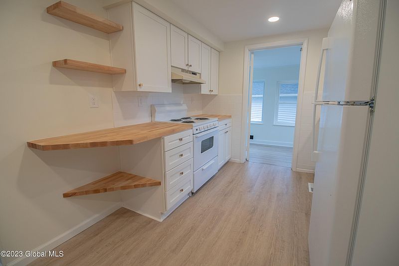 4th image of 222 Grand Avenue