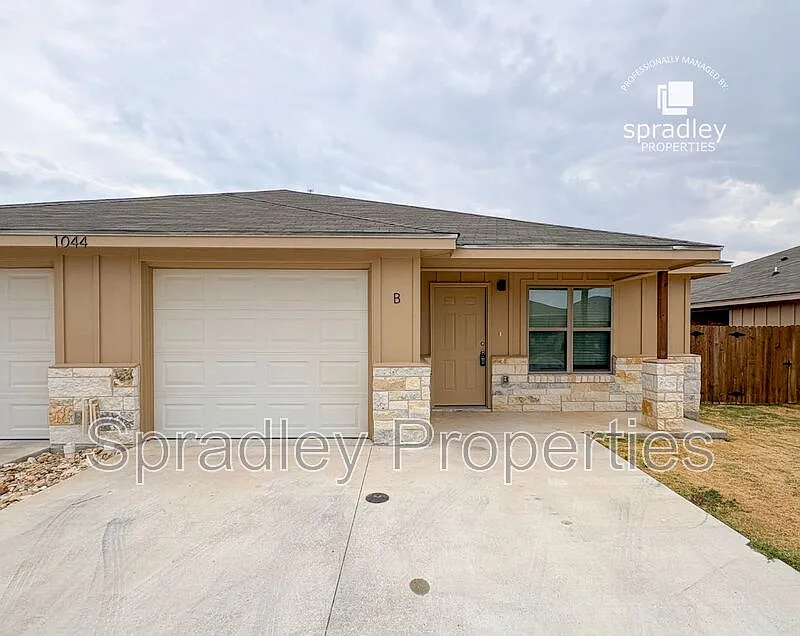 1044B Mason Dr