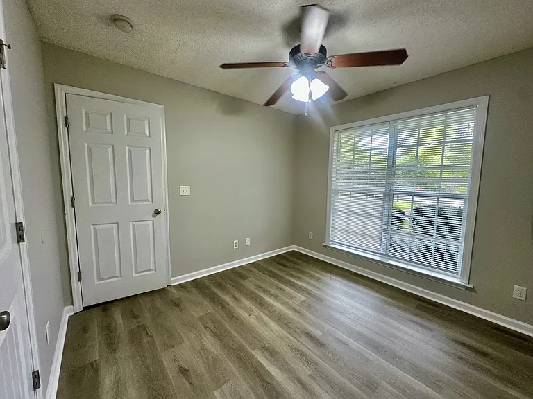 10 W Howell Dr — Photo 6