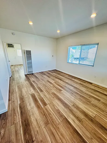 15656 Saticoy St #1 Photo 1