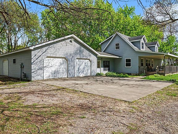 3rd image of 24935 Sandy Beach Dr
