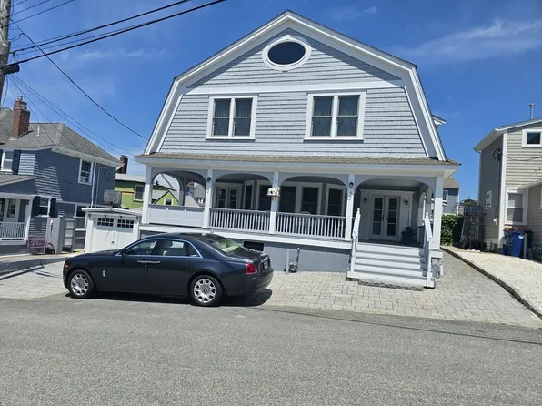 4 Hammond St, Buzzards Bay, MA 02532