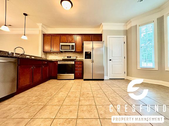 4th image of 429 Georgetown Cir