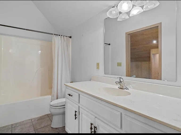 303 Gerrard Ter — Photo 12