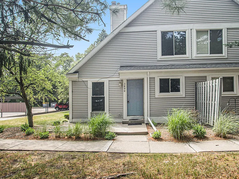 3490 Scots Pine Way — Photo 1