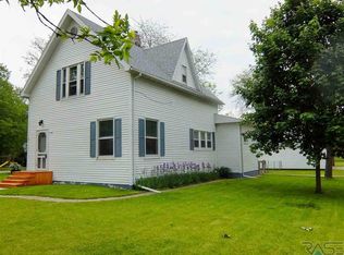 703 NE 3rd St, Madison, SD 57042