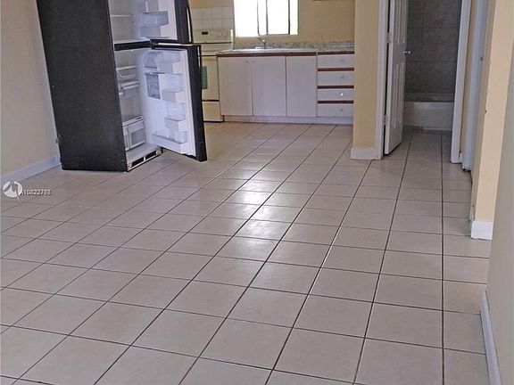 2nd image of 2133 Lincoln St APT C