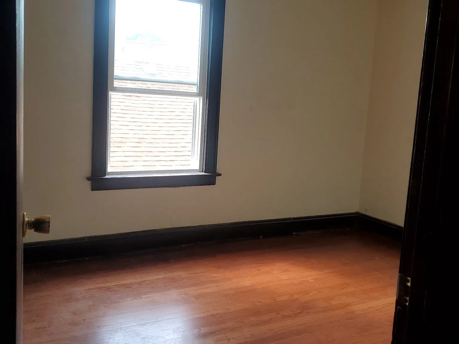 4937 W Kamerling Ave — Photo 4