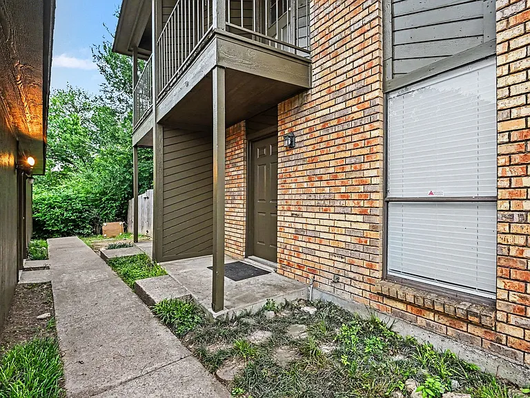2103 Mistletoe Ave — Photo 21