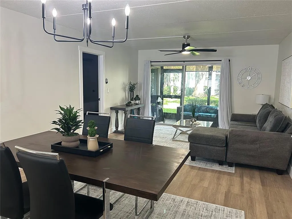 2 bed, 2.0 bath, 1054 sqft, $1,900 — Photo 4