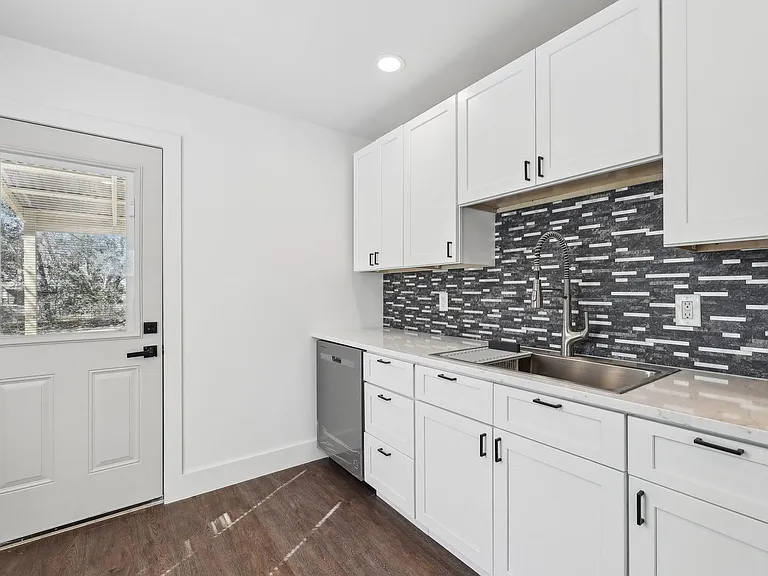 304 Harris St — Photo 14