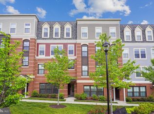 3990 Norton Pl, Fairfax, VA 22030