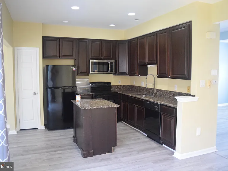 326 Larose Dr — Photo 9