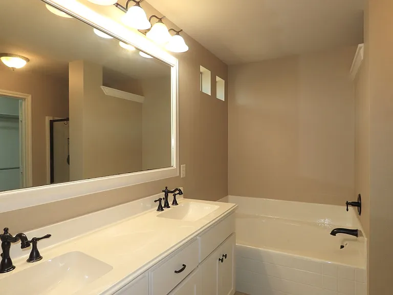 414 Asher — Photo 28