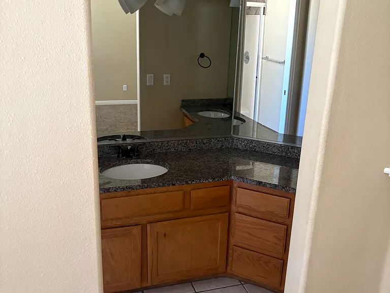 507 N 2310 E — Photo 6