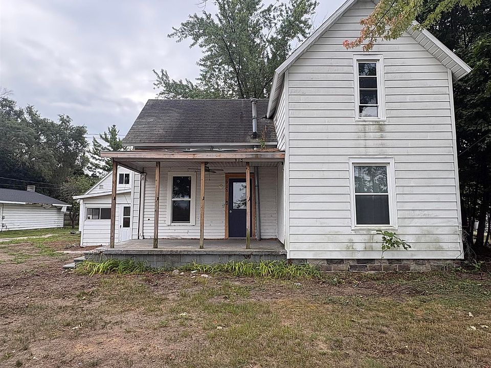 1st image of 915 W Broadway St