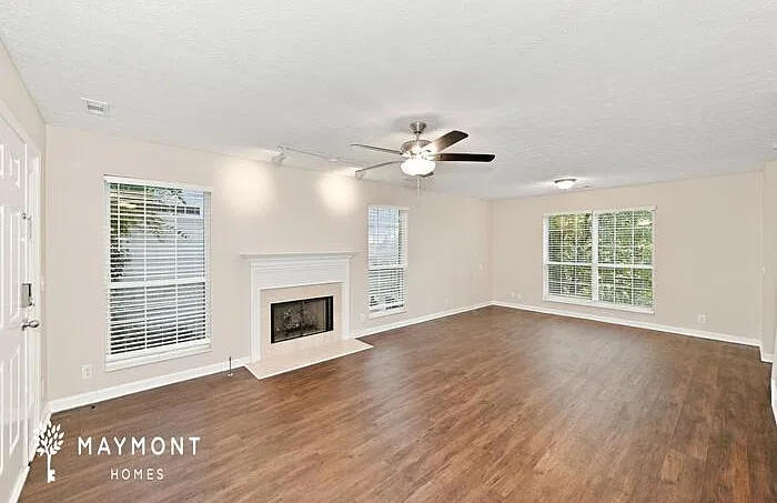 4 bed, 2.0 bath, 1902 sqft, $2,295 — Photo 4