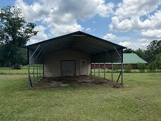 Storage and carport building 2