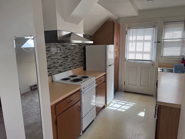 1st image of 12 Mount Vernon St Floor 3