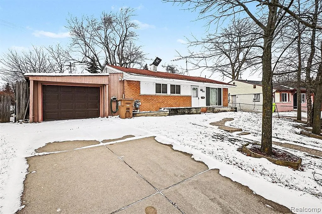 3 bed, 900 sqft, $1,500 — Photo 2
