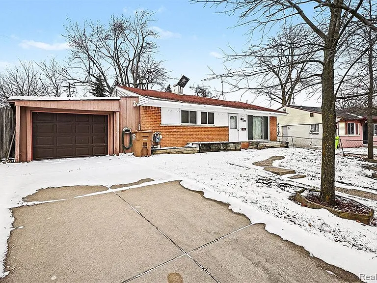 672 Linda Vista Dr — Photo 2