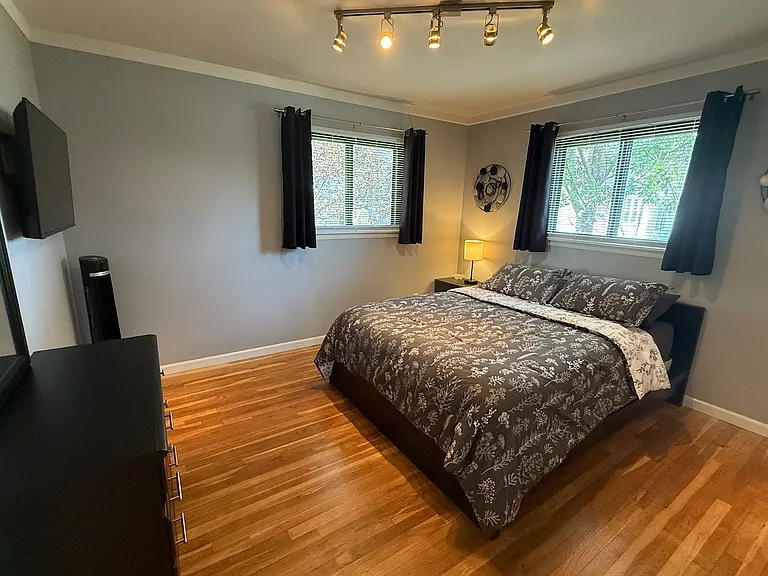 Primary bedroom (queen bed) view 1