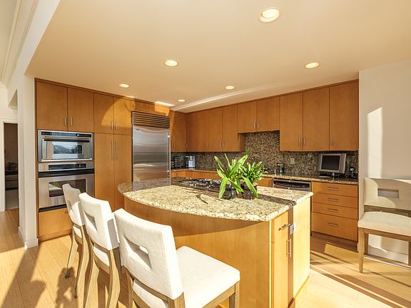 5th image of 3307 Seventeen Mile Dr #6