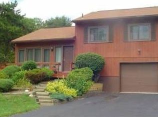 27 Pitch Pine Rd, Albany, NY 12203