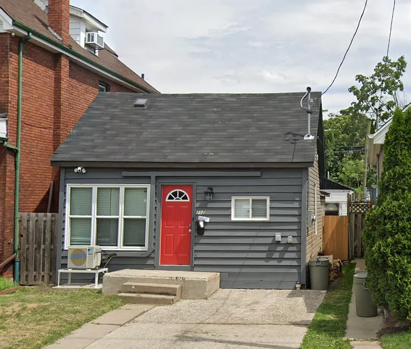 212 Rosslyn Ave N