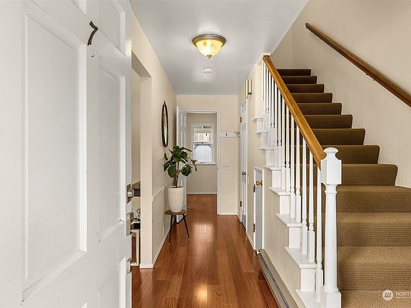 2nd image of 1420 Bellevue Way SE #7