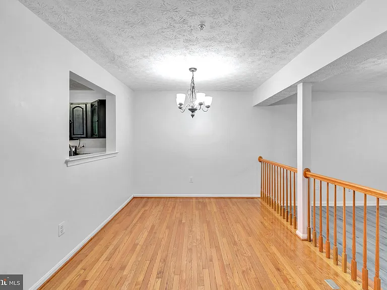 2406 Lemontree Ln — Photo 9