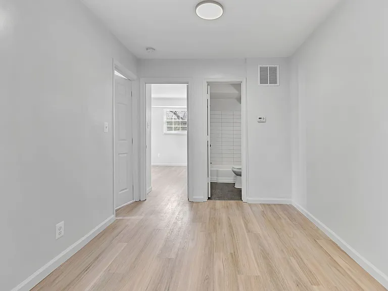 121 Yuma St SE — Photo 4