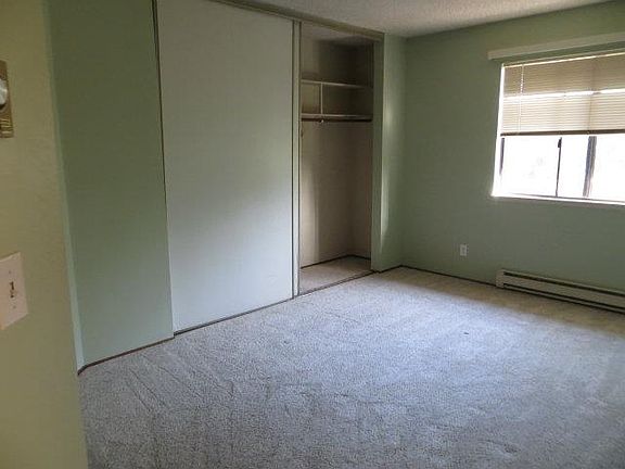 5th image of 1040 N Abbott Ave