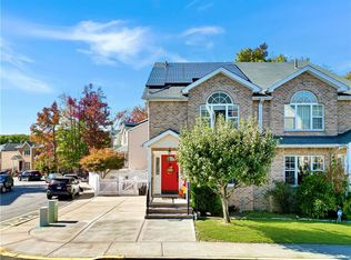 40 Santa Monica Ln, Staten Island, NY 10309