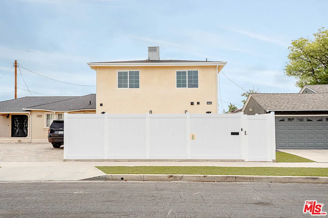 2 bed, 2.0 bath, 1100 sqft, $3,250 — Photo 3