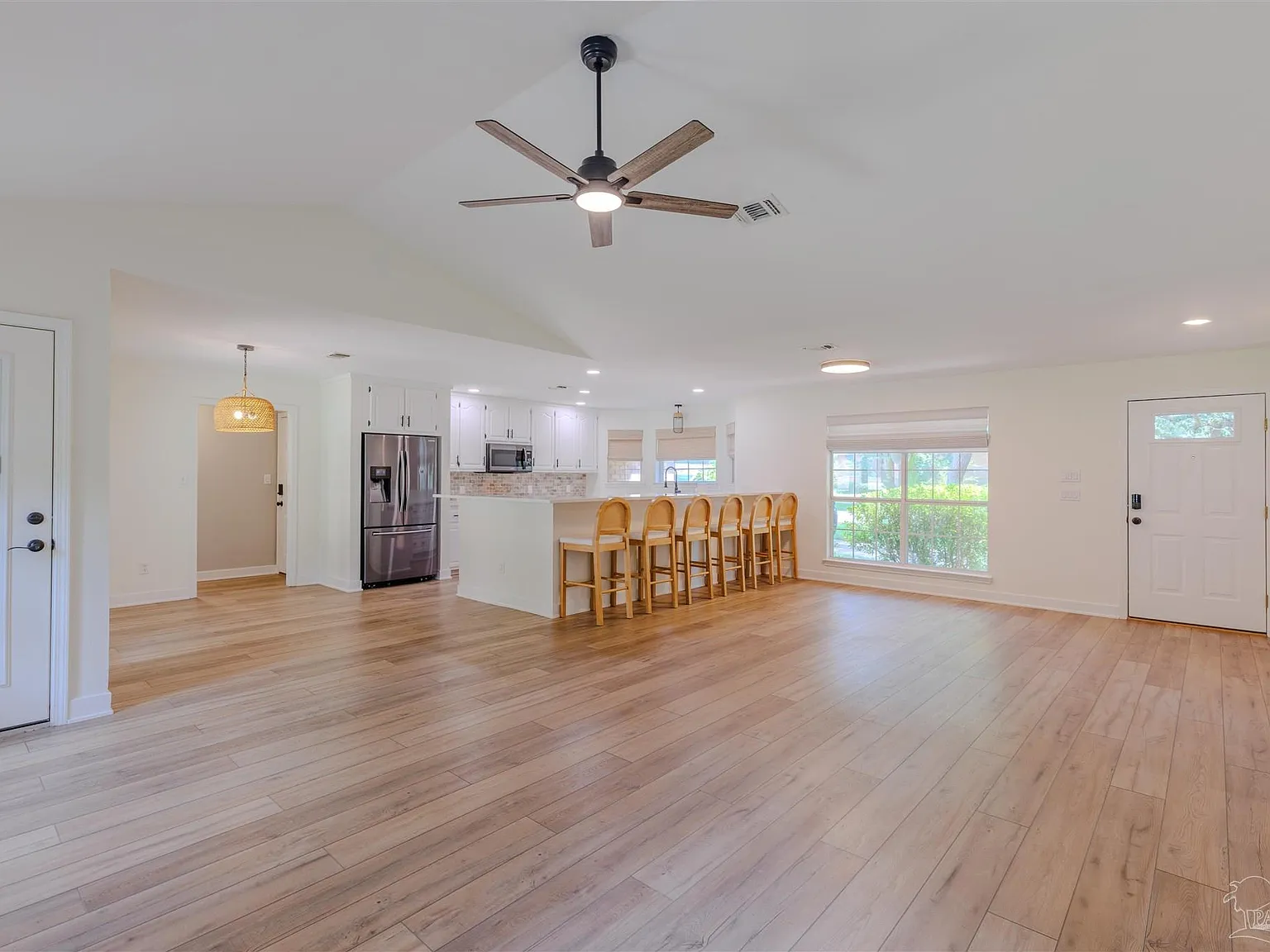 3 bed, 2755 sqft, $3,500 — Photo 2