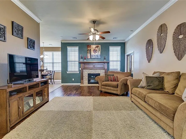 9012 Crooked Creek Ln — Photo 6