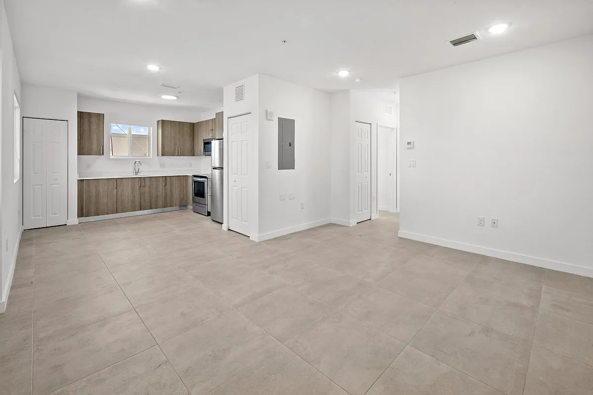Building Photo - 1295 W 69th St #203